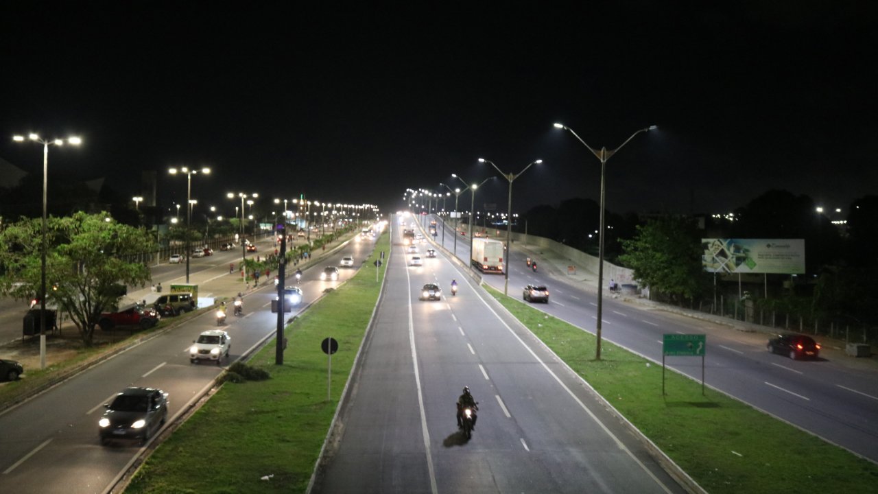 Prefeitura de Parnamirim intensifica melhorias de iluminação em quatro bairros