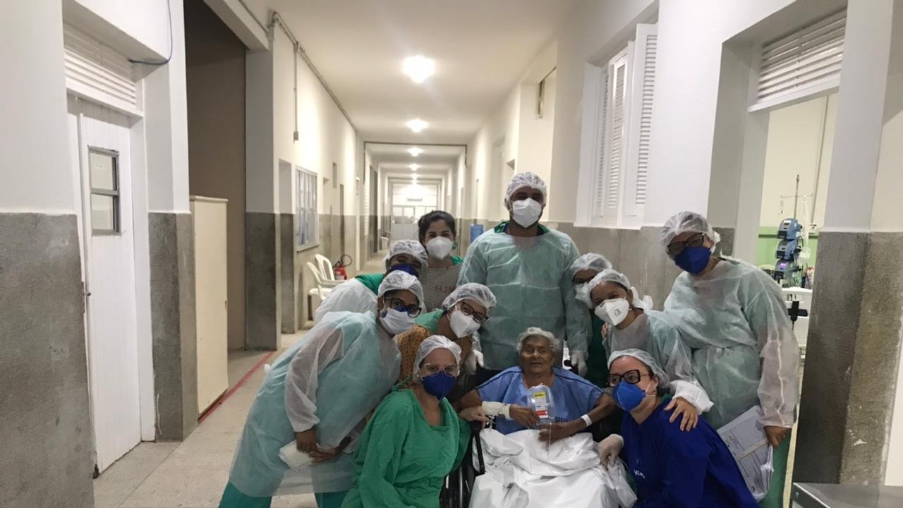 Hospital João Machado: Paciente de 100 anos recebe alta após vencer Covid-19