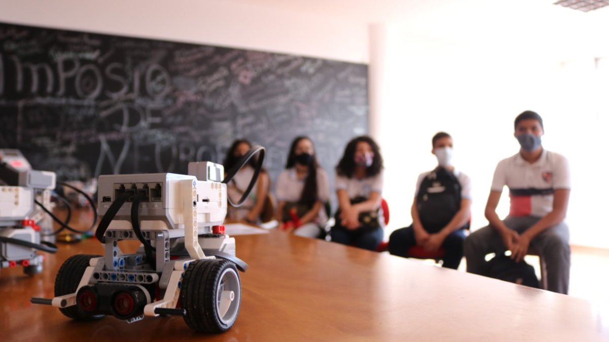 Alunos da Escola Alzelina de Sena Valença participam de Semana Nacional de Ciência e Tecnologia