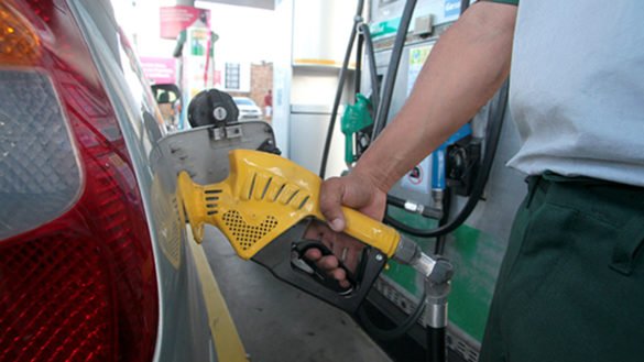 Bolsonaro publica decreto que obriga postos a expor preços de combustível antes e depois da redução do ICMS